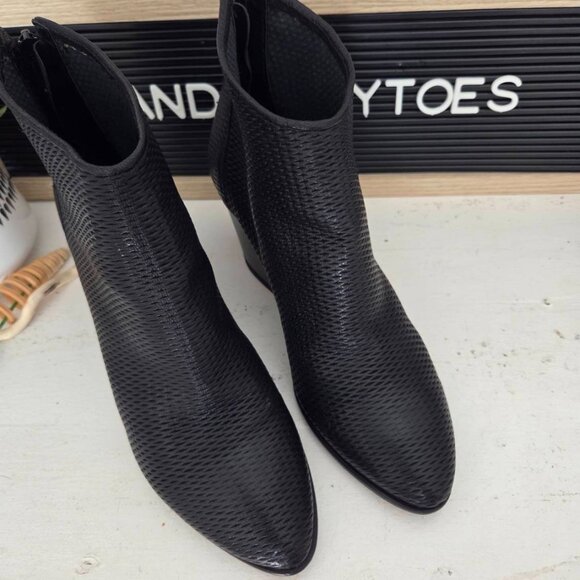 Summit I White Mountain, textured pinhole leather booties black size 38 … - Picture 6 of 15